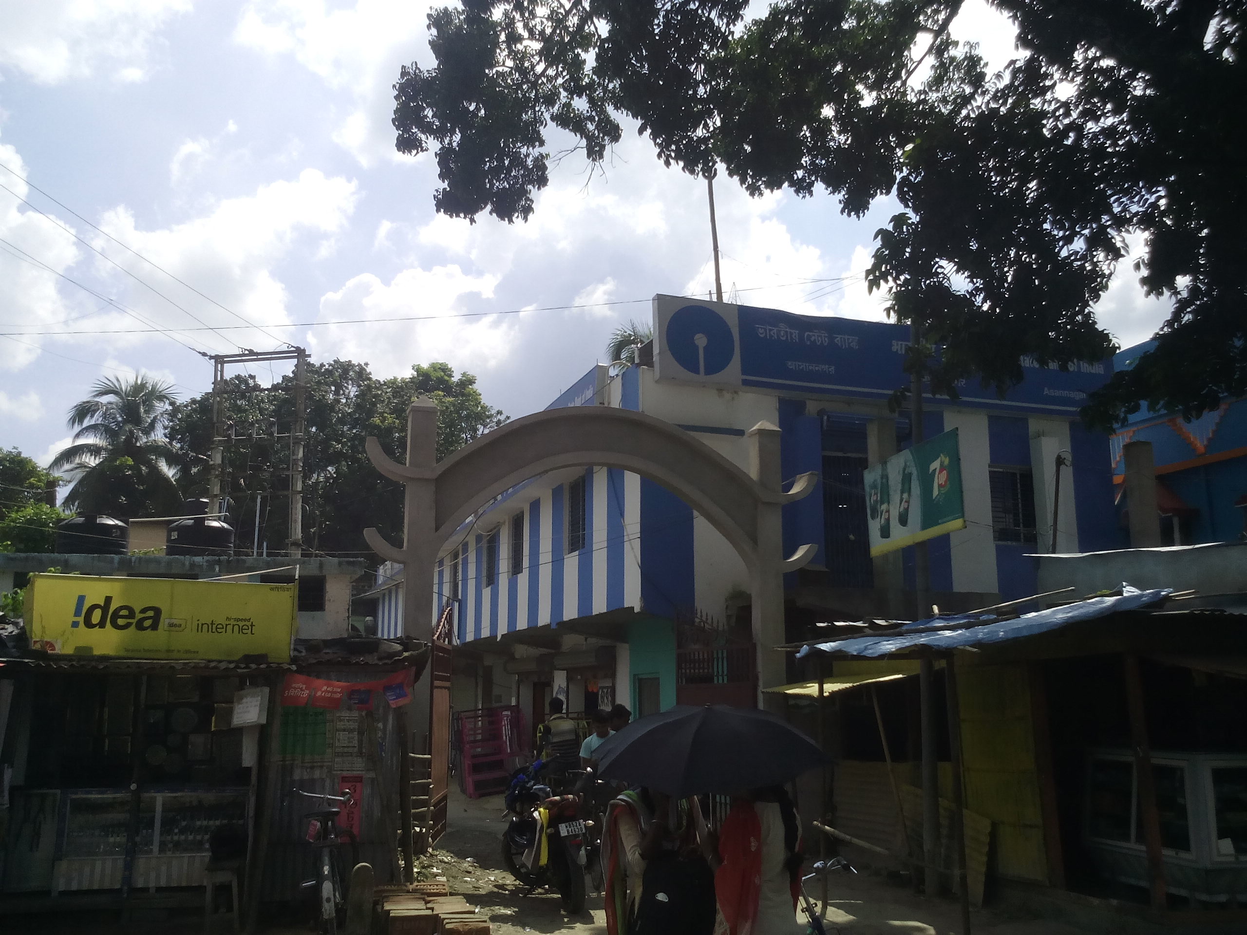 अमृतसर में बैंक पर गोलीबारी: लोन मैनेजर से टकराव, तनाव और विवादों ने मचाया हड़कंप